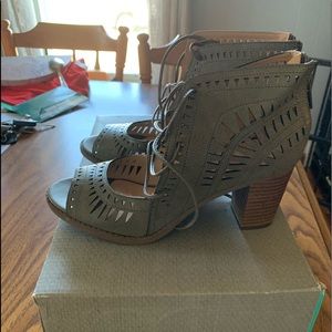 Carmen Lasercut heel shoes